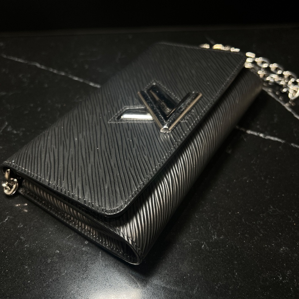 Twist Epi Wallet on Chain - Picture 2 of 5